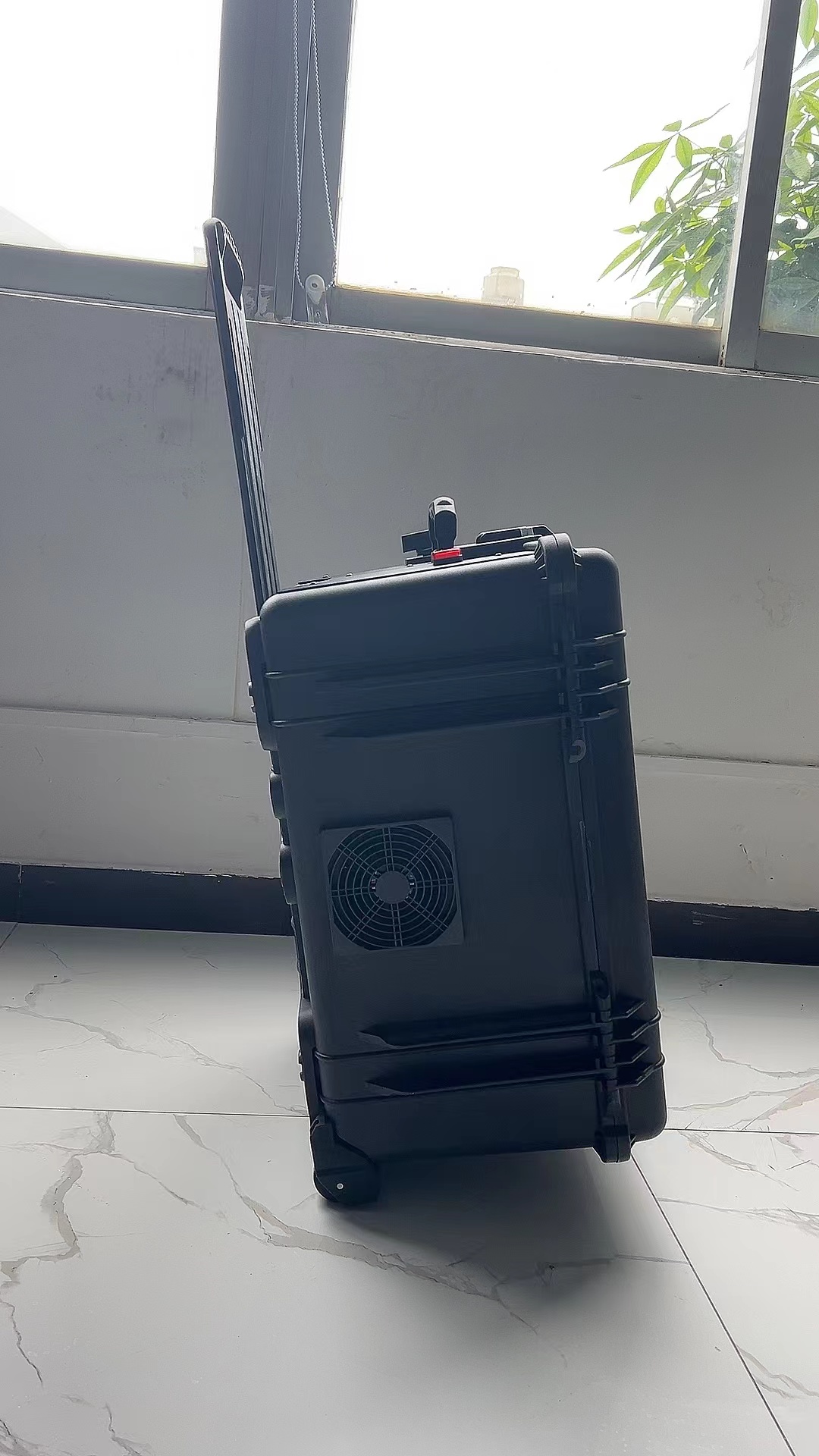 克山手拉箱型移动通信干扰器